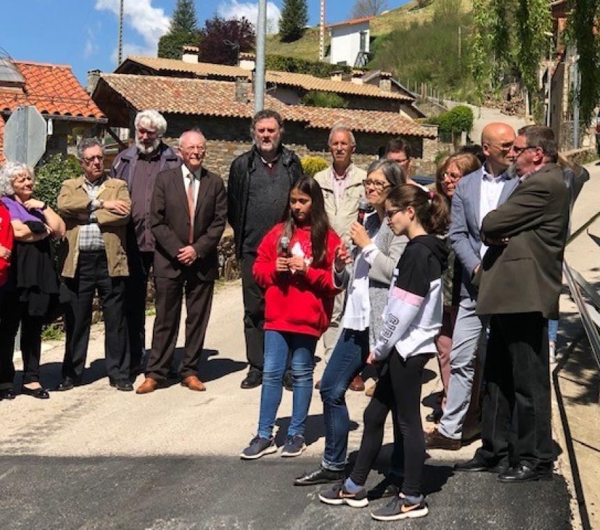 UNA ESCULTURA CREADA PER NENS I NENES HOMENATJA ALS DONANTS DE SANG A CAMPRODON (RIPOLLÈS)