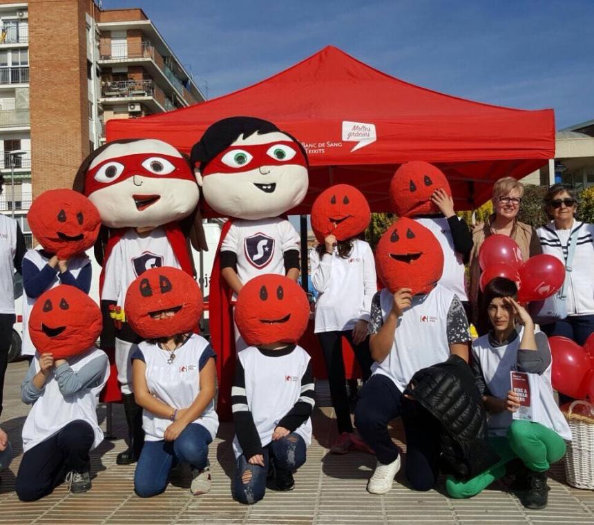 LA FERIA DE SAN JOSÉ RECIBIÓ A LOS SUPERHÉROES DE LA SANGRE