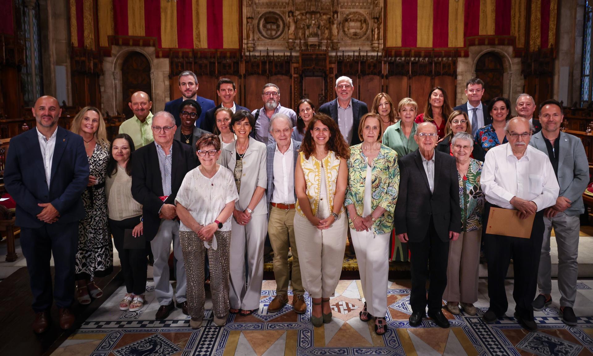 https://donantsdesang.cat/ca/actualitat/el-salo-de-cent-de-lajuntament-de-barcelona-acull-lacte-central-del-dia-mundial-de-les